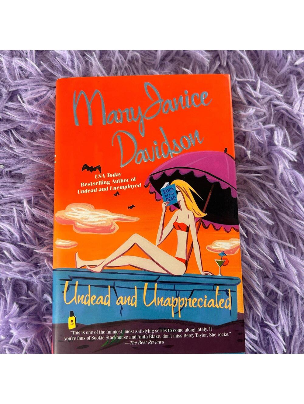 Undead and Unappreciated by MaryJanice Davidson Paperback Paranormal  Novel
